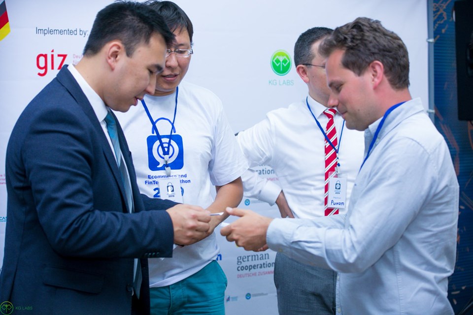 Participants at the E-commerce and FinTech Hackathon 2019 in Bishkek, Kyrgyzstan, collaborate on their projects.
