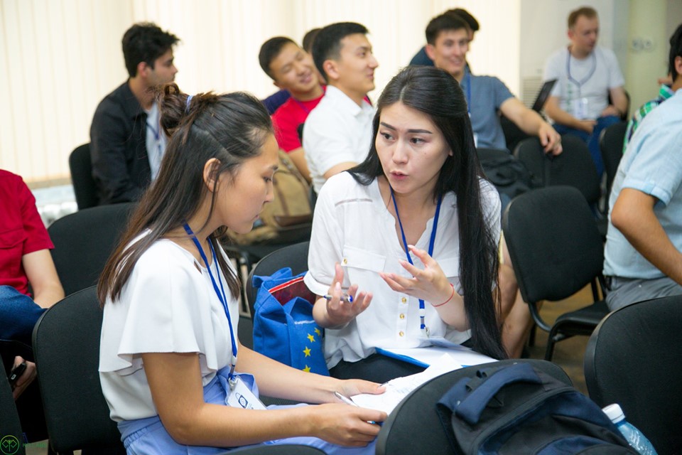 Participants at the E-commerce and FinTech Hackathon 2019 in Bishkek, Kyrgyzstan, discussing ideas and projects.