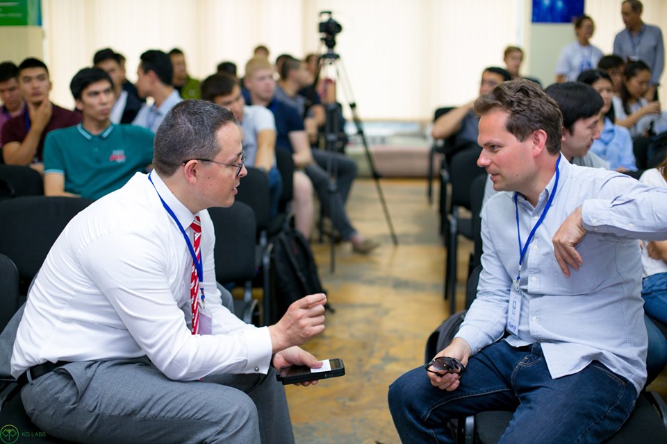Participants at the E-commerce and FinTech Hackathon 2019 in Bishkek, Kyrgyzstan, discussing ideas.