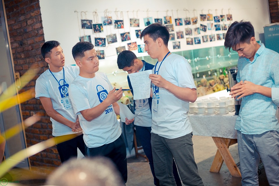 Participants at the Ecommerce and Fintech Hackathon 2019 in Bishkek, Kyrgyzstan, discussing their projects.
