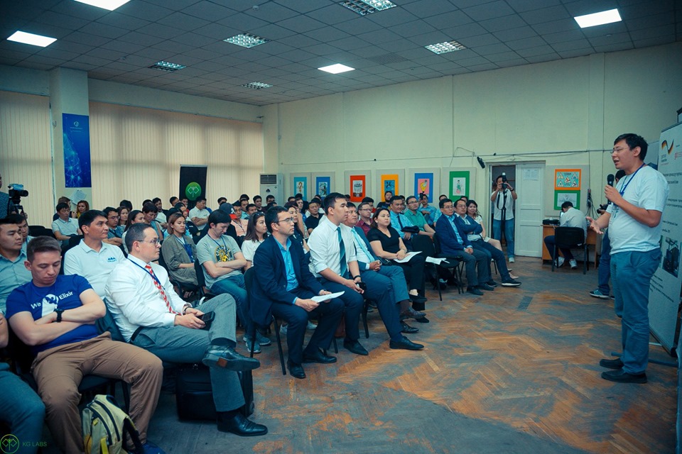 Participants at the Ecommerce and Fintech Hackathon 2019 in Bishkek, Kyrgyzstan.