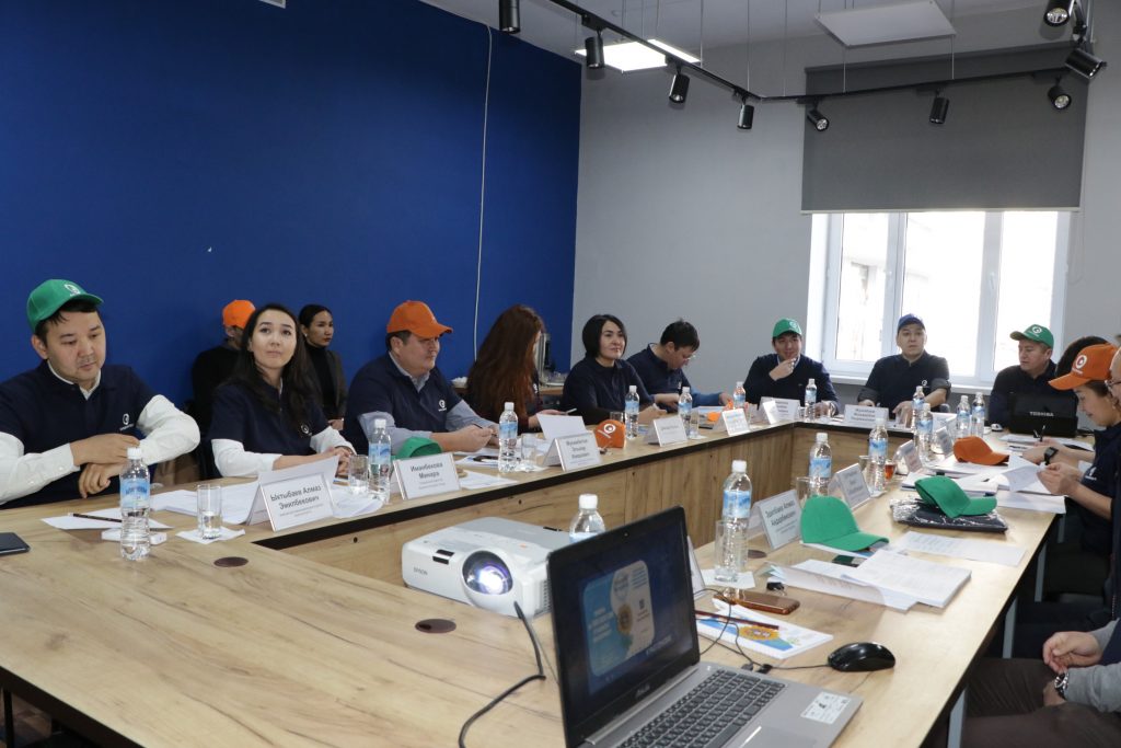 Jury members discuss startup pitches