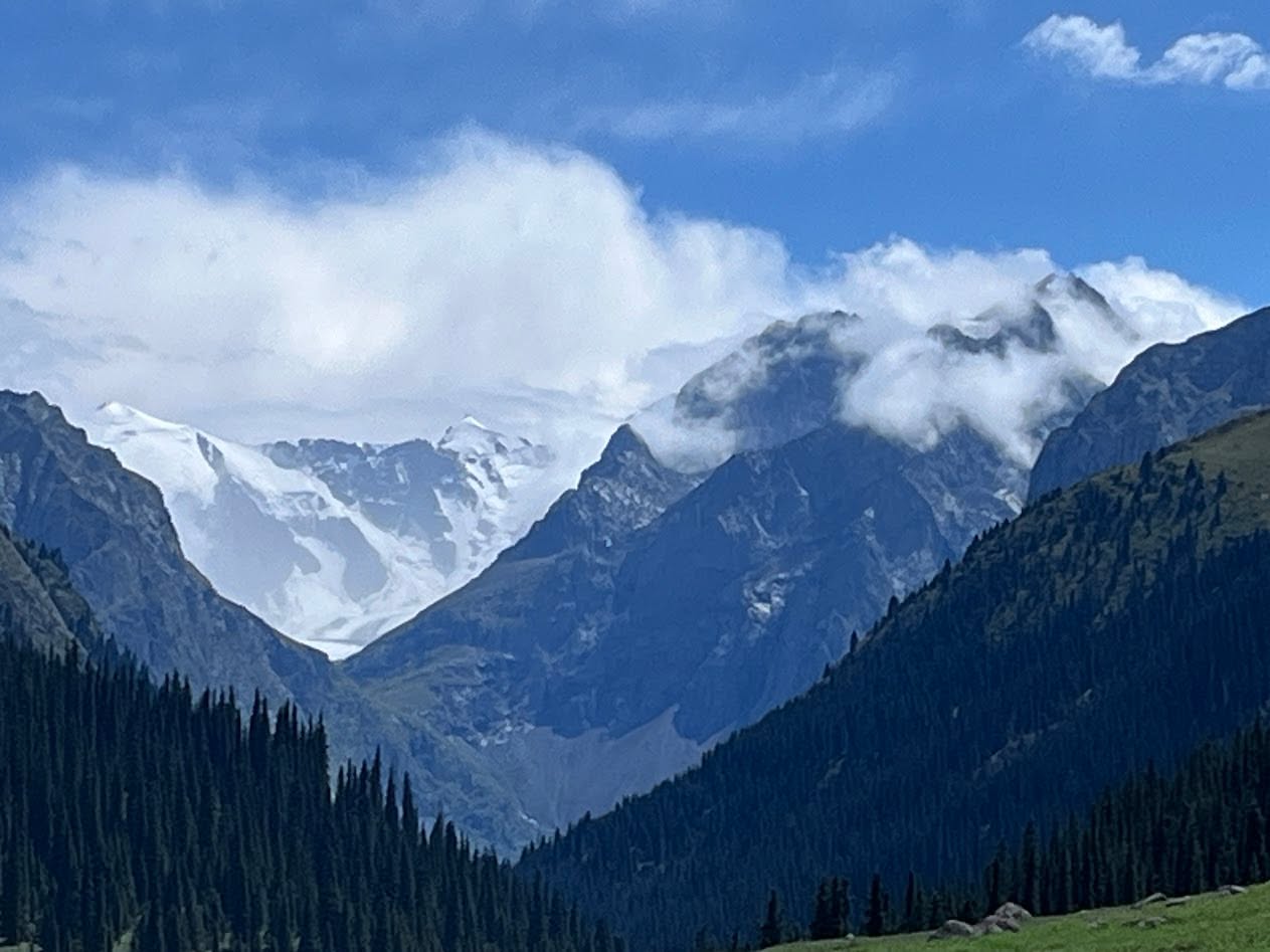 The communications infrastructure network for monitoring glaciers and the cryosphere in real time. The gateway sits in line of sight of Aylama West, Kara-Batkak, and the Kara-Batkak lake.