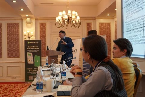 Presenting the 20-metric assessment of Kyrgyzstan's DPI at the Central Asian Digital Forum, Bishkek, 12-13 November 2024.