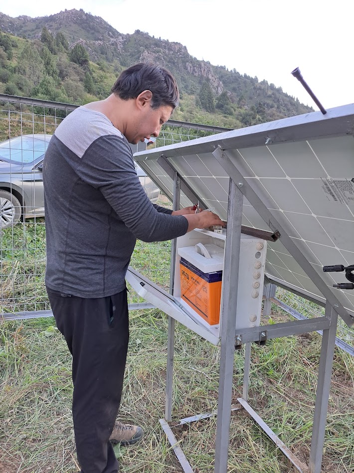 Signing the memorandum with the management of the Sary-Chelek State Biosphere Reserve before the installation began. The agreement covers the data architecture and the long-term maintenance plan.