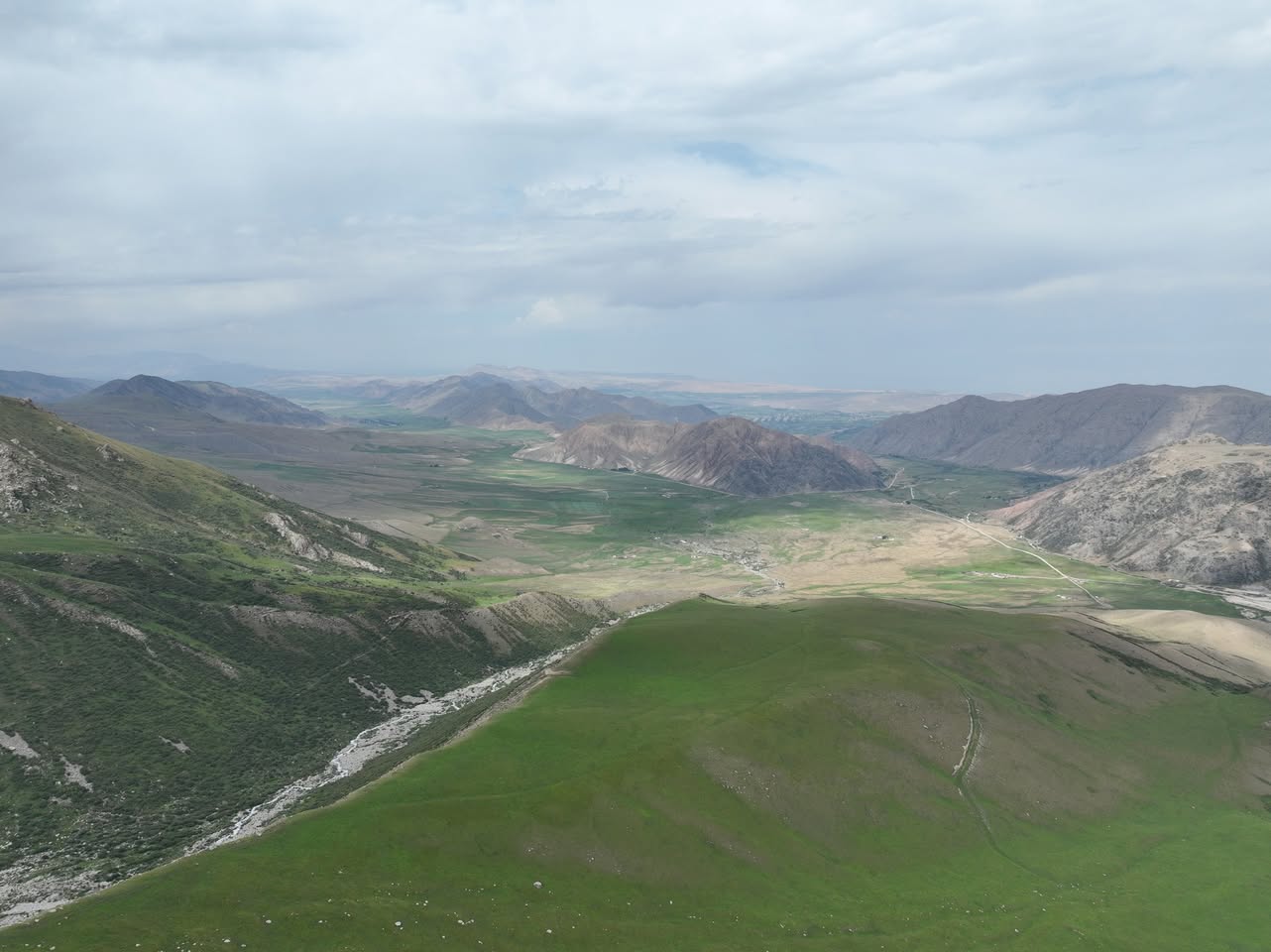Zyndan-West, west side. The contours of the lake itself only become visible during summer in recent years; it does not show on Google Maps because the area is glacier-covered.